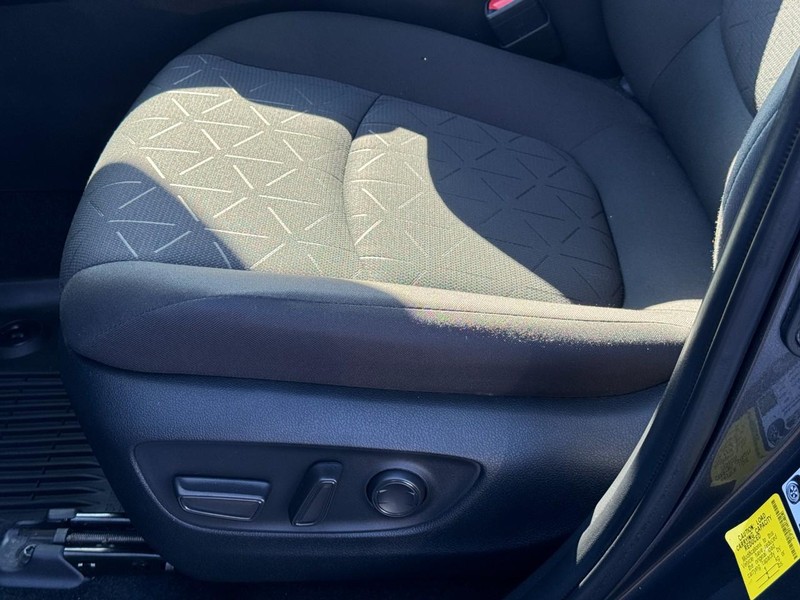 Toyota RAV4 Vehicle Image 26