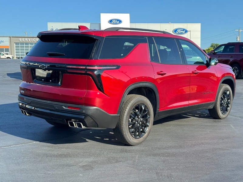 Chevrolet Traverse Vehicle Image 03