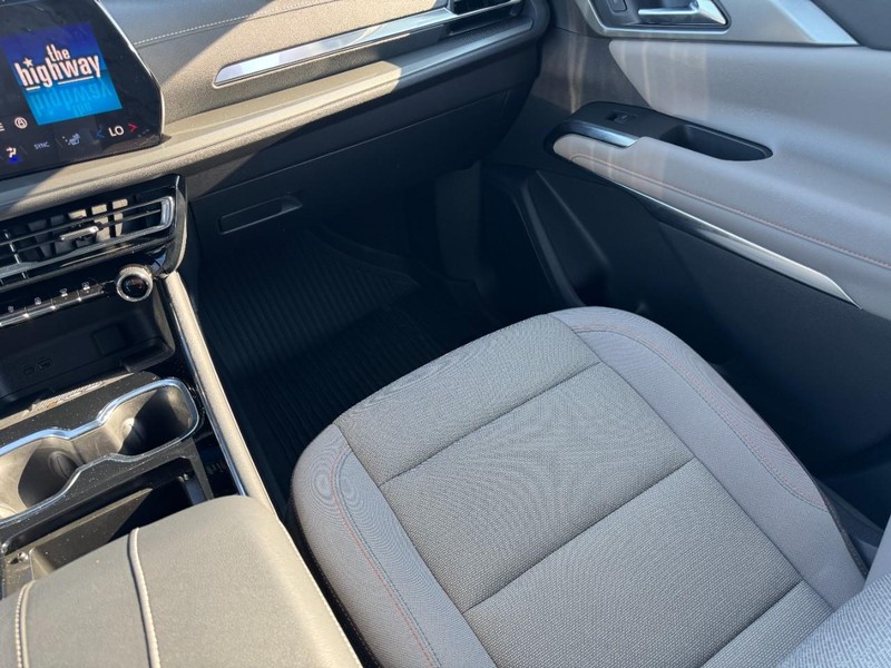 Chevrolet Traverse Vehicle Image 16