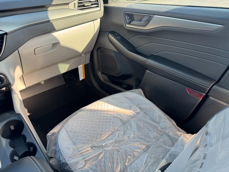 Ford Escape Vehicle Image 10