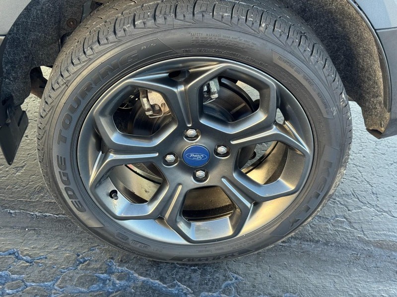 Ford EcoSport Vehicle Image 06