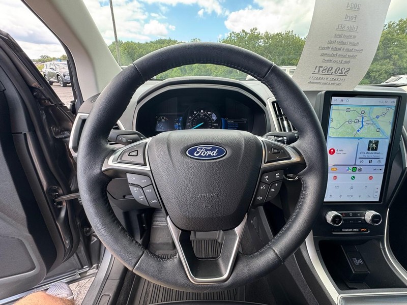Ford Edge Vehicle Image 14