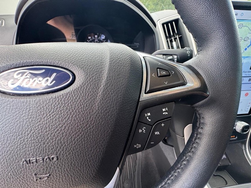 Ford Edge Vehicle Image 15