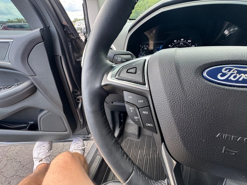 Ford Edge Vehicle Image 16