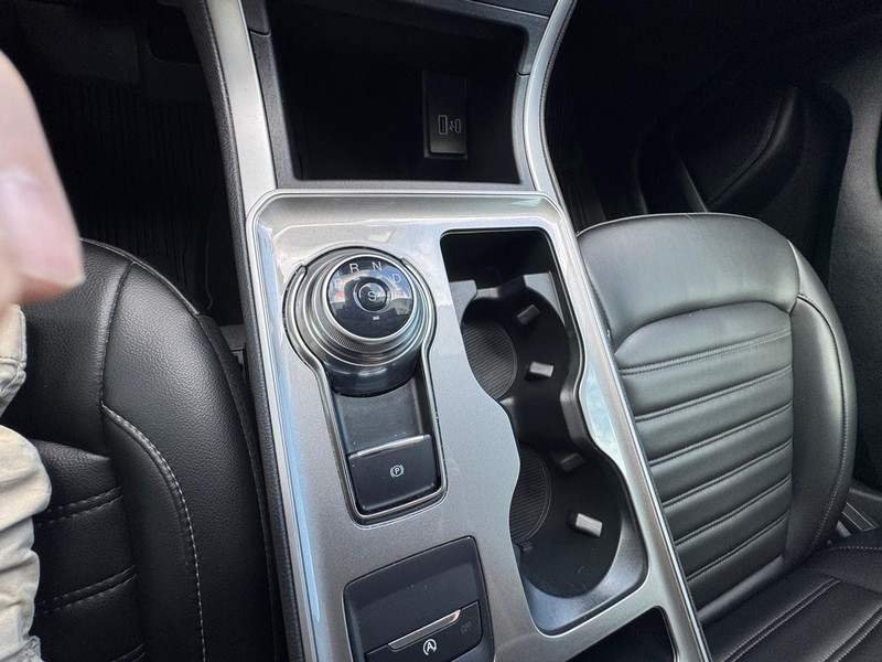 Ford Edge Vehicle Image 22