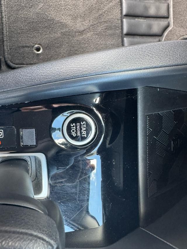 Nissan Versa Vehicle Image 18