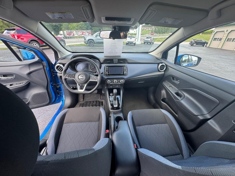Nissan Versa Vehicle Image 09