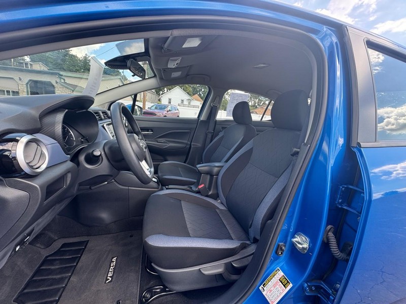 Nissan Versa Vehicle Image 10