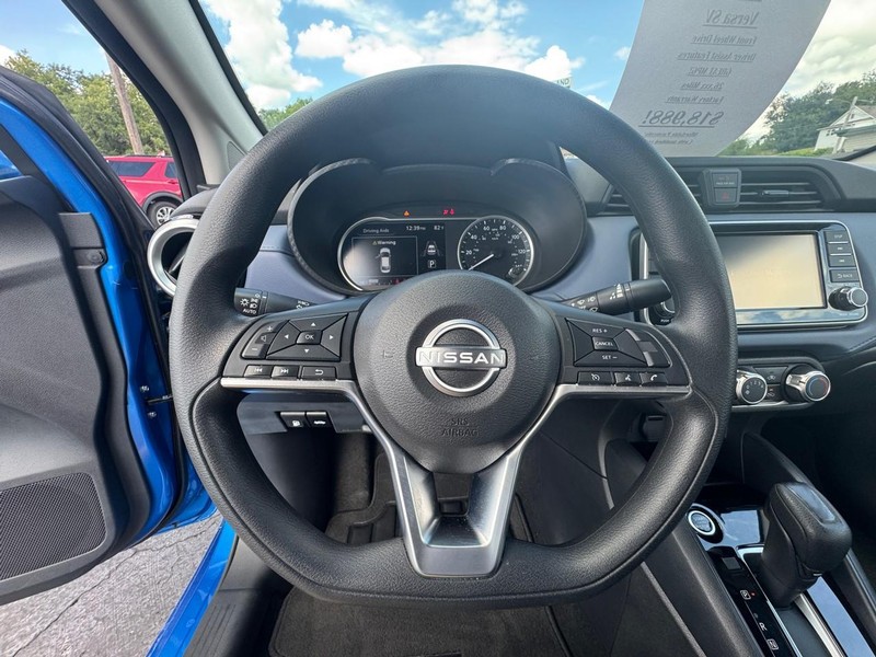 Nissan Versa Vehicle Image 12