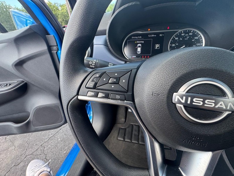 Nissan Versa Vehicle Image 13
