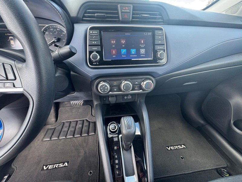 Nissan Versa Vehicle Image 16