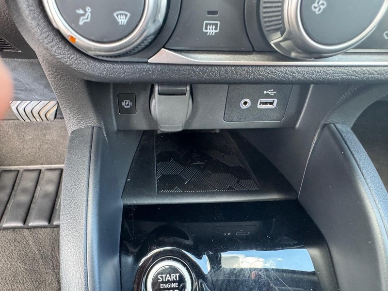 Nissan Versa Vehicle Image 19