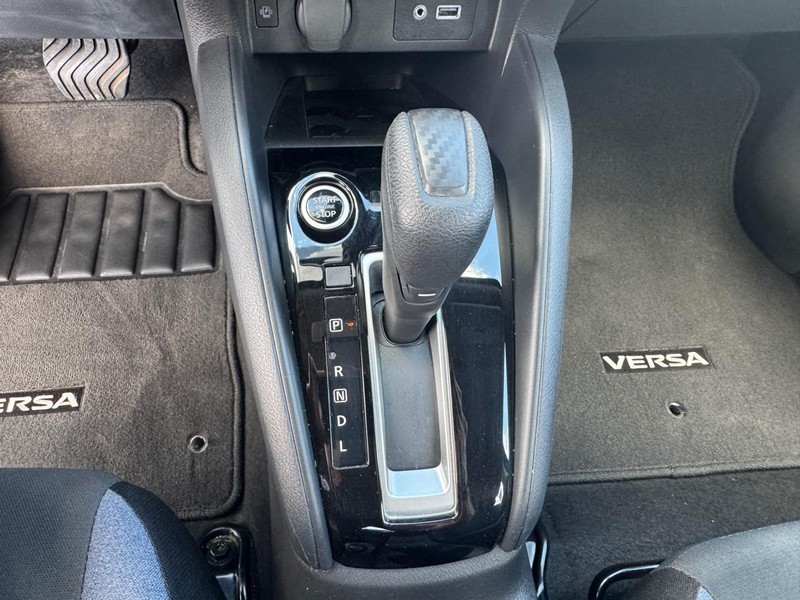 Nissan Versa Vehicle Image 20