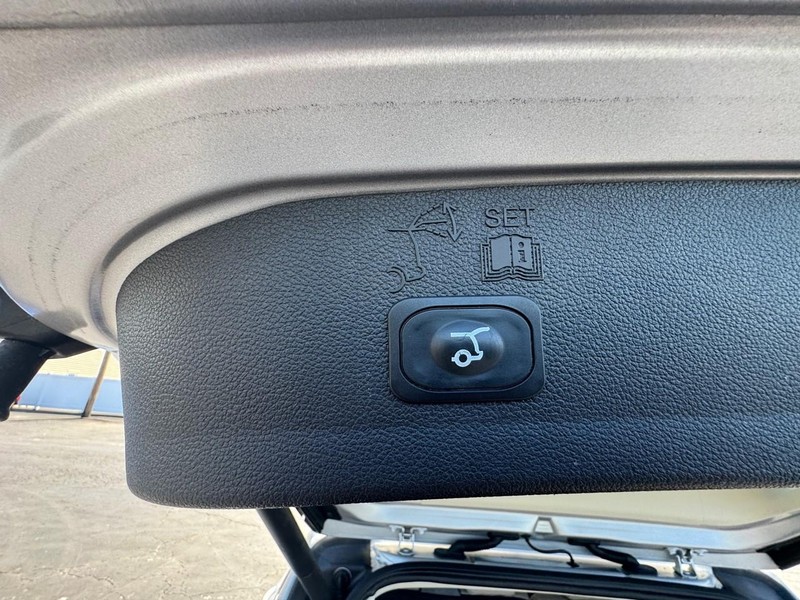 Ford Escape Vehicle Image 12