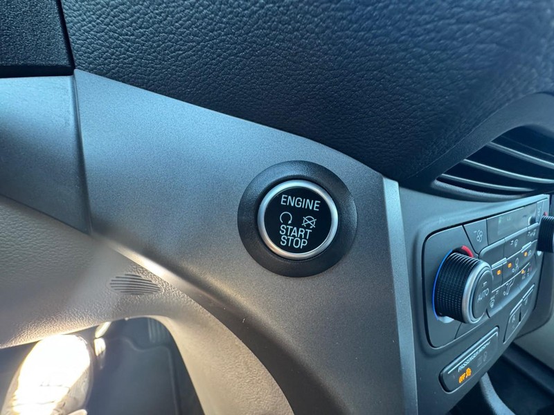 Ford Escape Vehicle Image 19