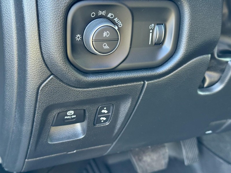 Ram 1500 Vehicle Image 17