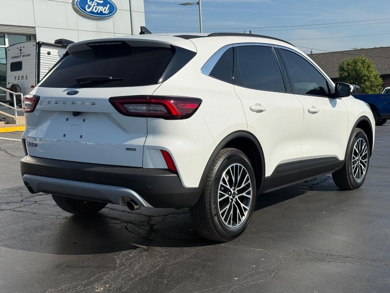 Ford Escape Vehicle Image 03