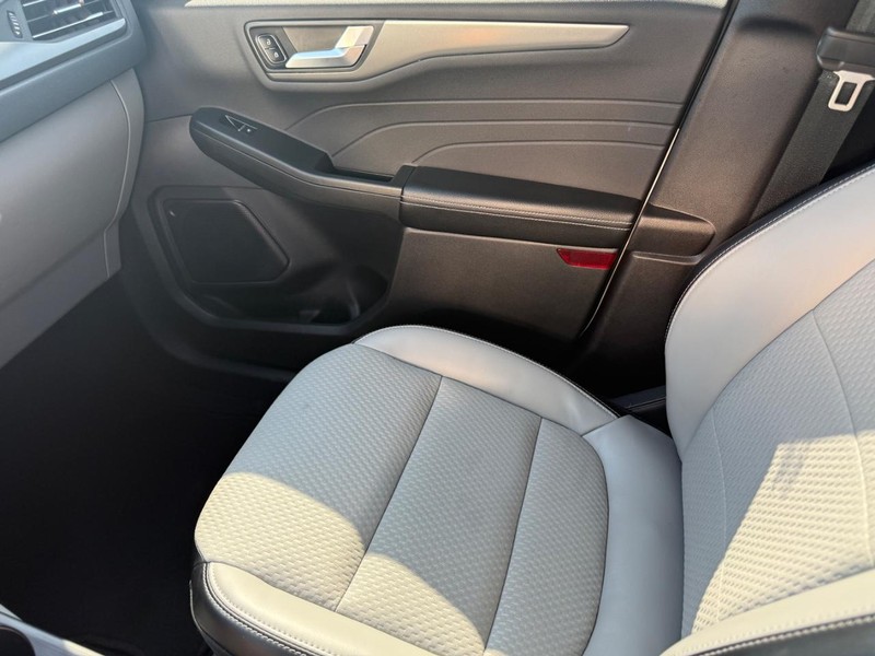 Ford Escape Vehicle Image 19