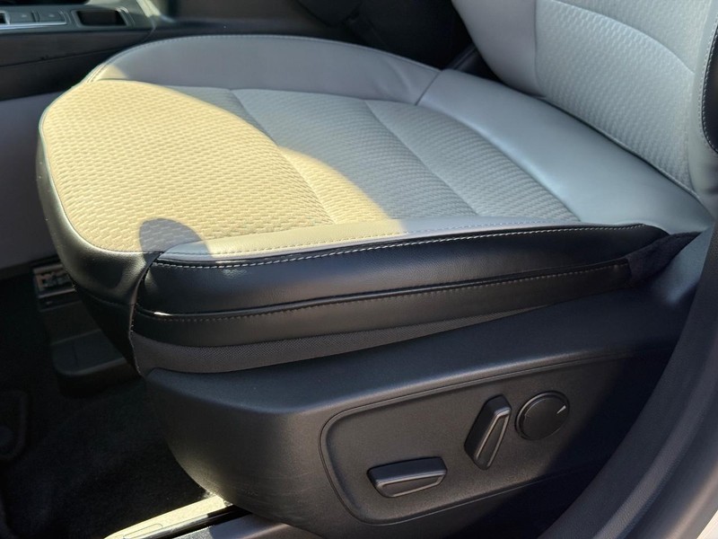 Ford Escape Vehicle Image 23