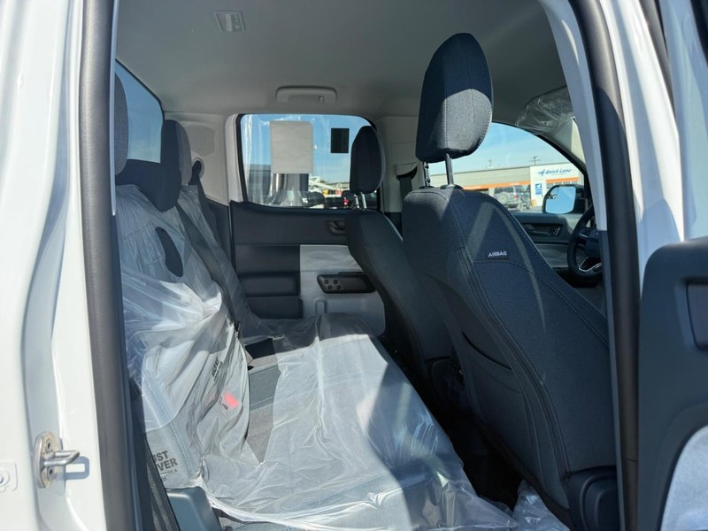 Ford Maverick Vehicle Image 05