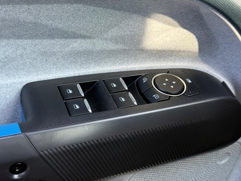 Ford Maverick Vehicle Image 15