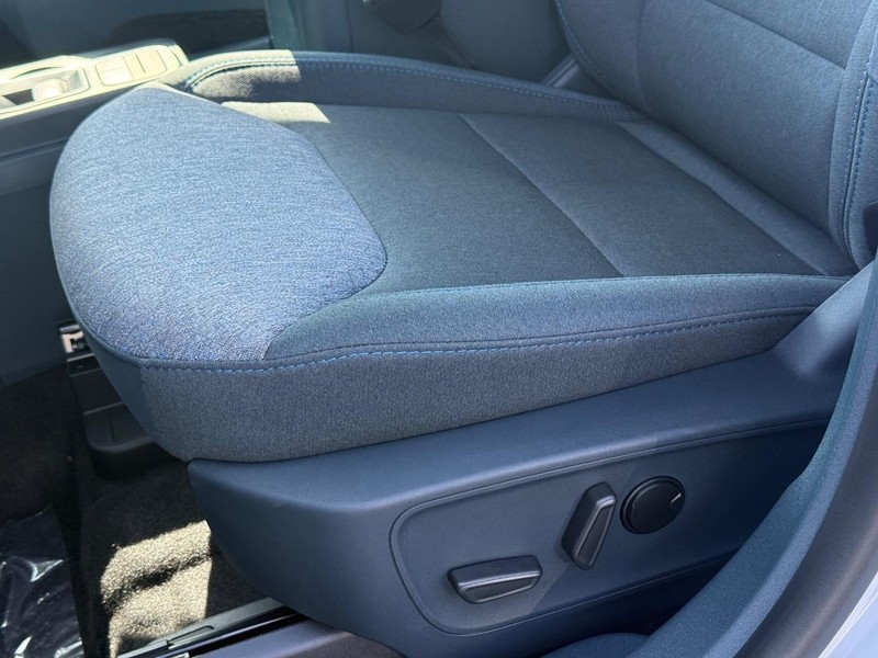 Ford Maverick Vehicle Image 16