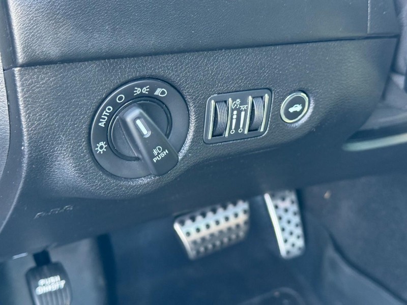 Dodge Charger Vehicle Image 17