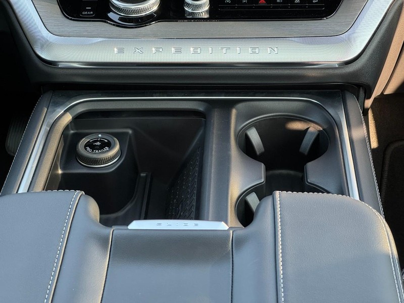 Ford Expedition Max Vehicle Image 11