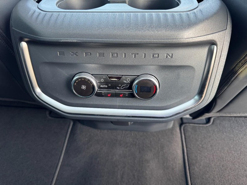 Ford Expedition Max Vehicle Image 12