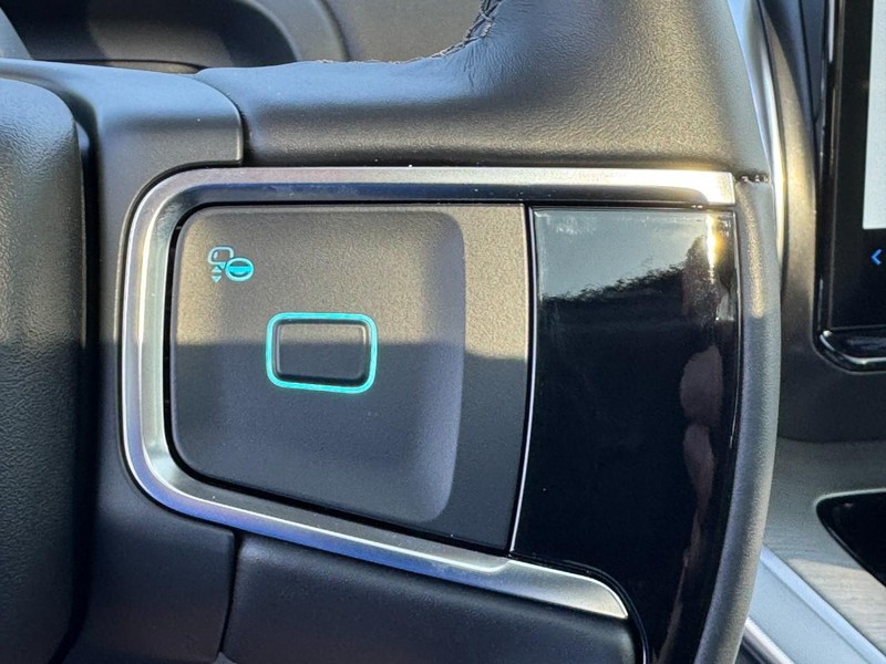 Ford Expedition Max Vehicle Image 16