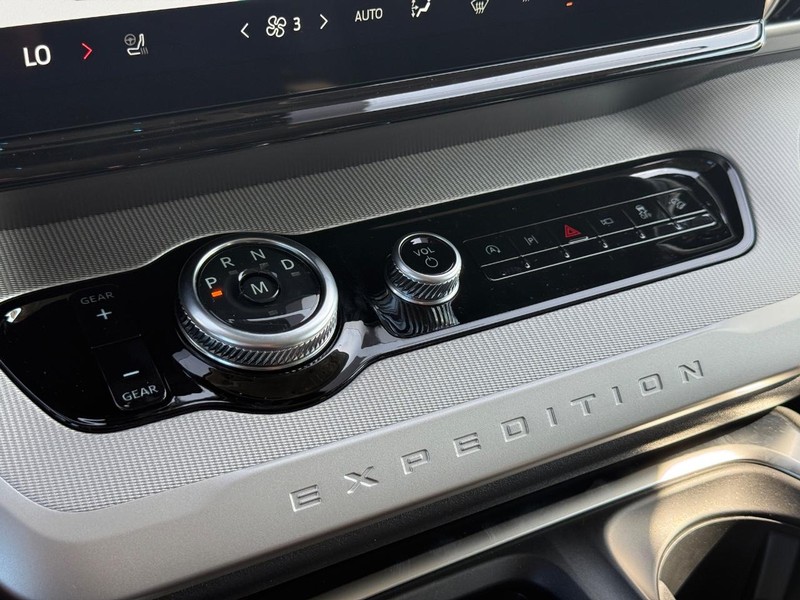 Ford Expedition Max Vehicle Image 14