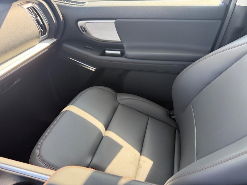 Ford Expedition Max Vehicle Image 16