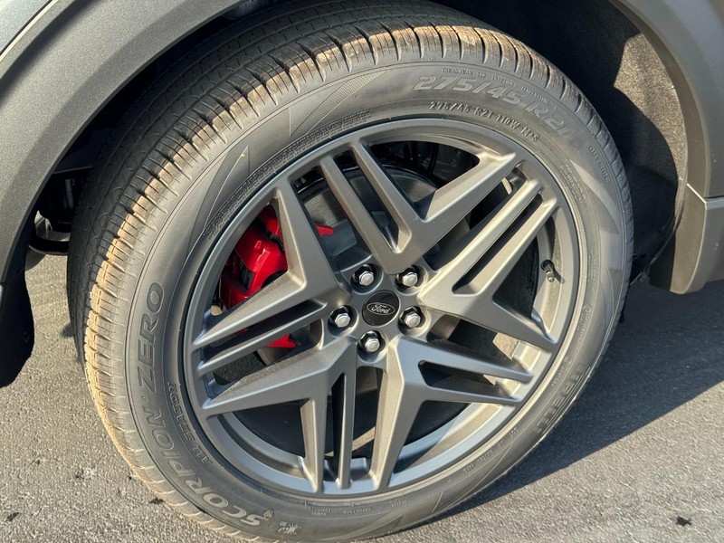 Ford Explorer Vehicle Image 05