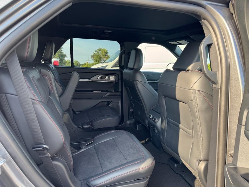 Ford Explorer Vehicle Image 06