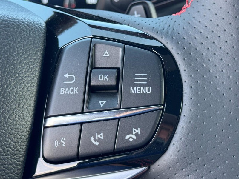 Ford Explorer Vehicle Image 16