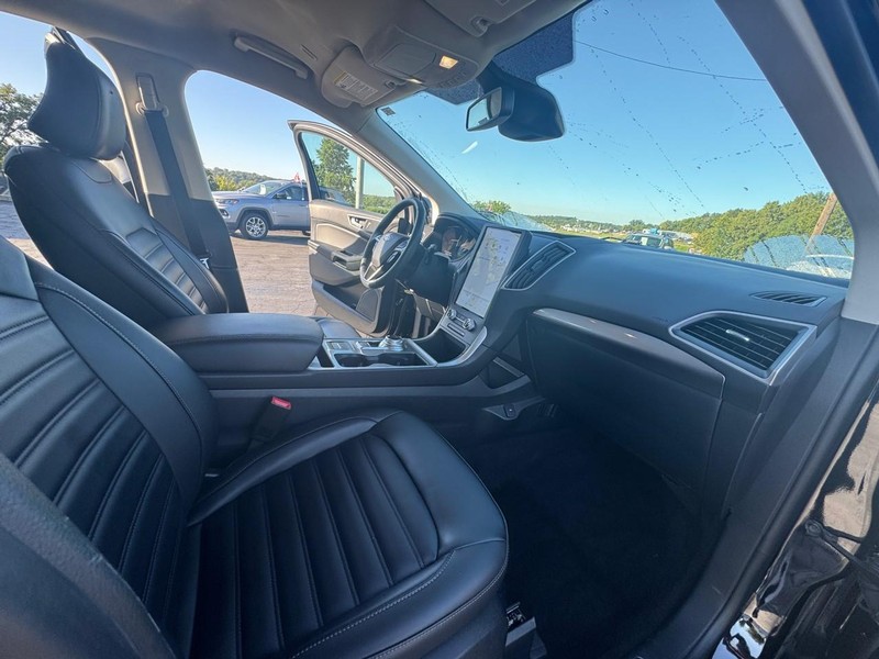 Ford Edge Vehicle Image 12