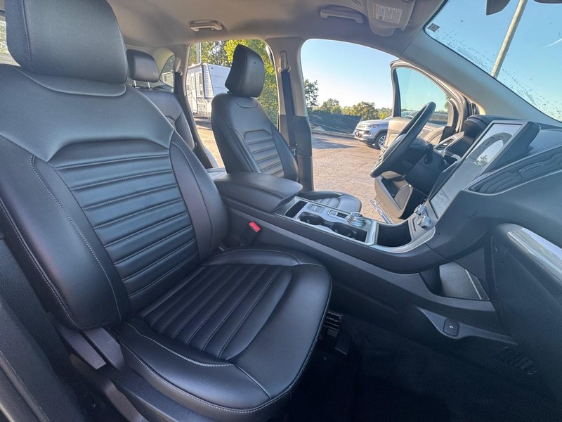 Ford Edge Vehicle Image 13