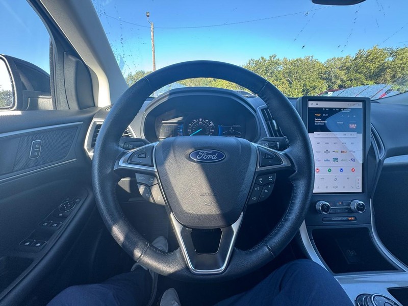 Ford Edge Vehicle Image 17