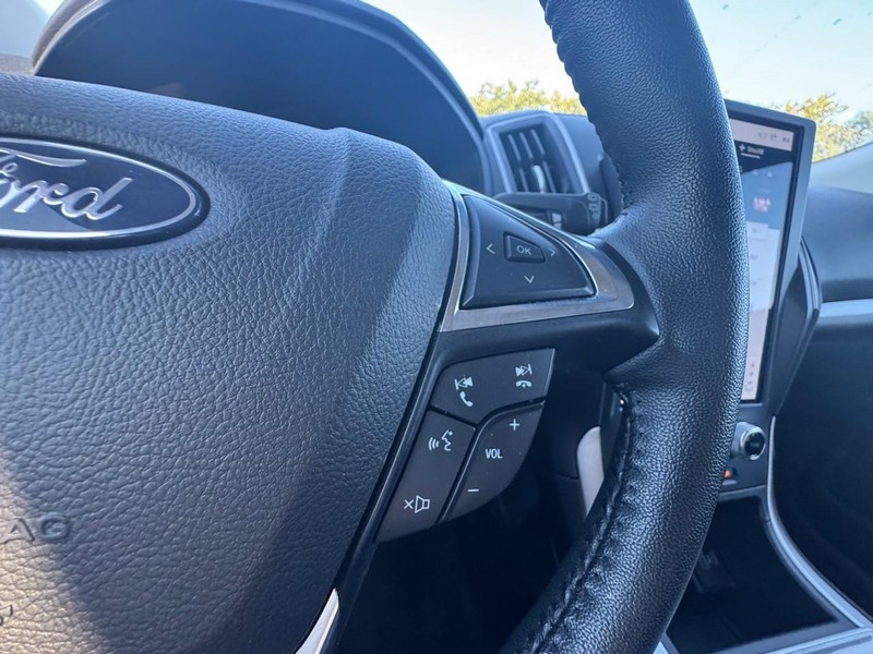 Ford Edge Vehicle Image 18