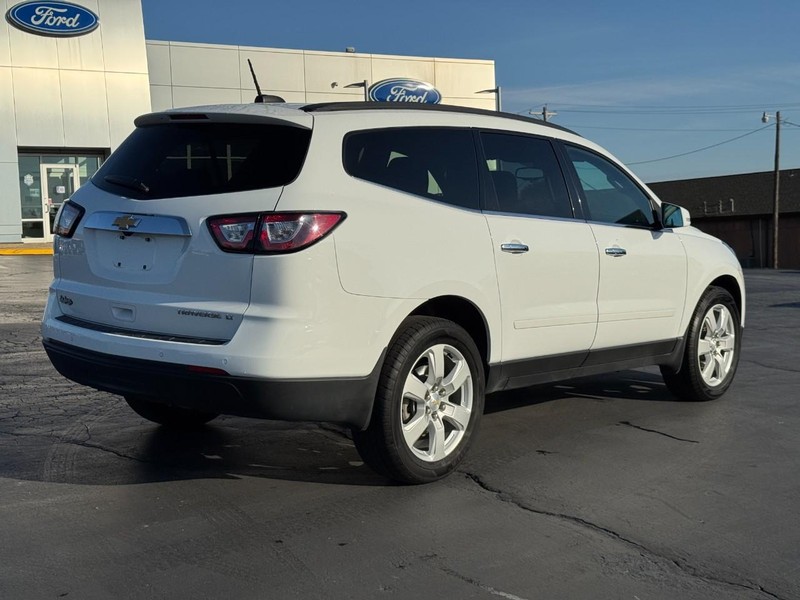 Chevrolet Traverse Vehicle Image 03