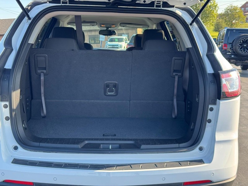 Chevrolet Traverse Vehicle Image 04