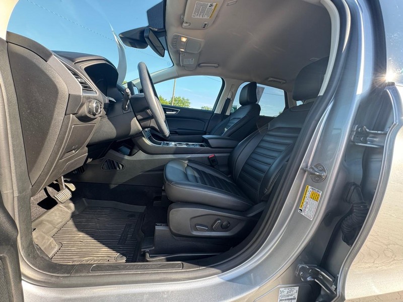 Ford Edge Vehicle Image 12