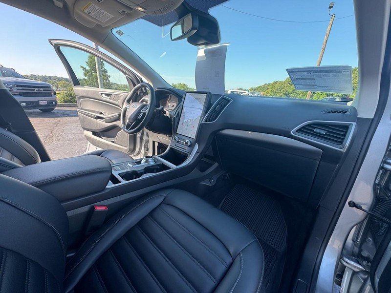 Ford Edge Vehicle Image 14