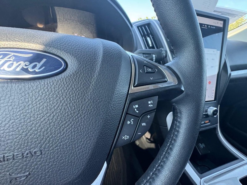 Ford Edge Vehicle Image 17