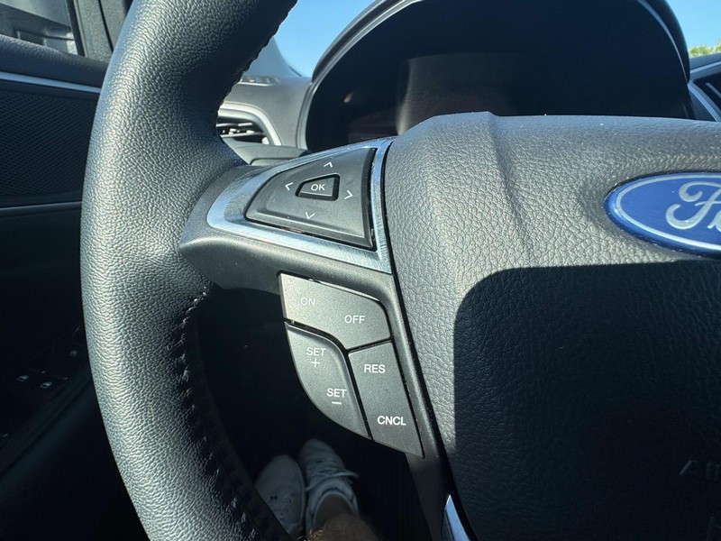 Ford Edge Vehicle Image 18