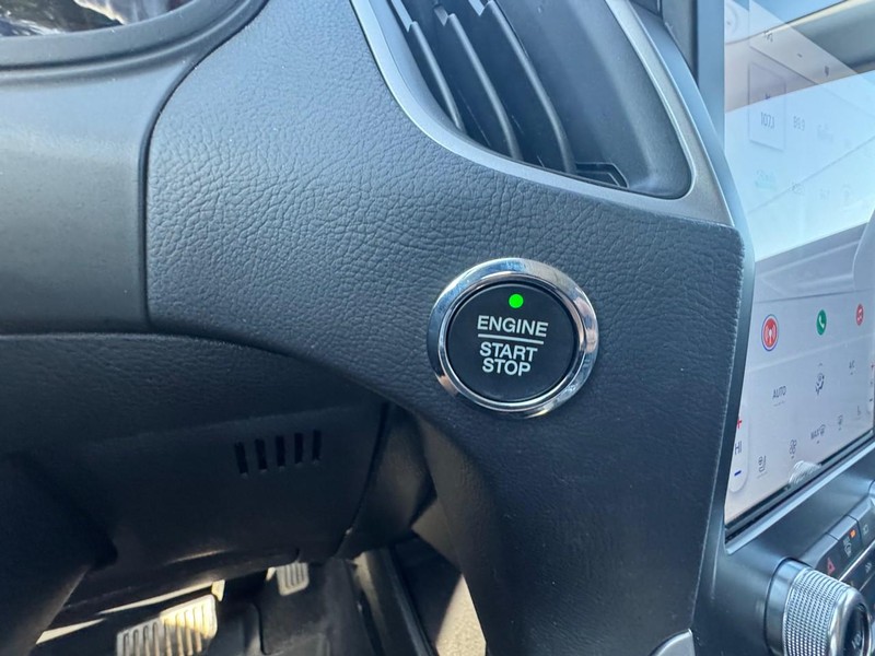 Ford Edge Vehicle Image 23