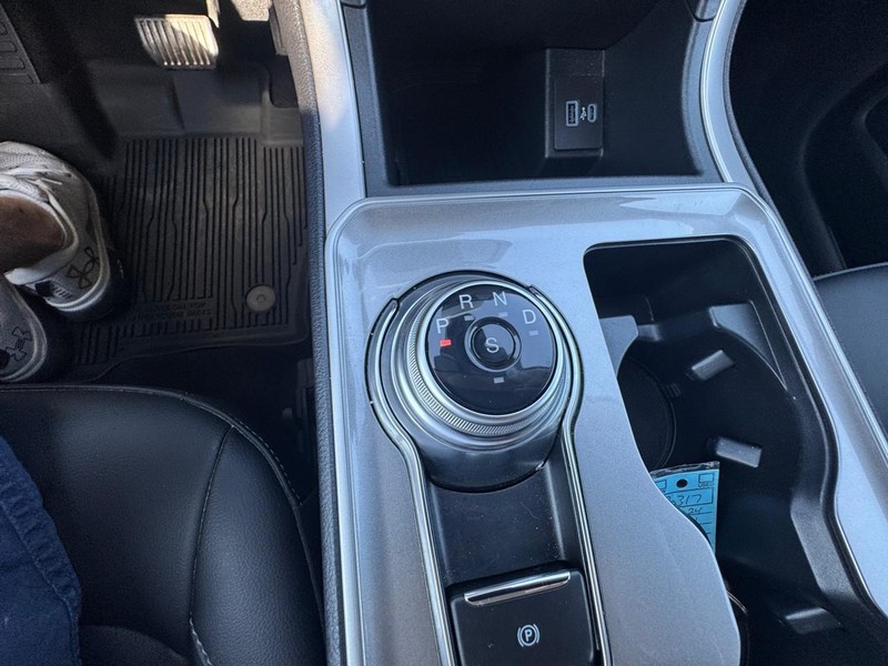 Ford Edge Vehicle Image 24