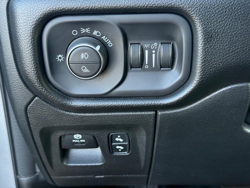 Ram 1500 Vehicle Image 22