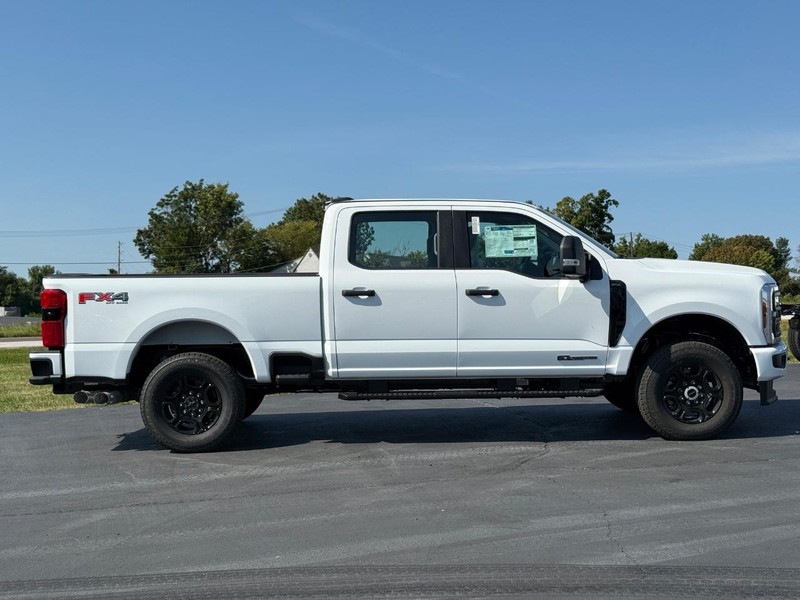 Ford Super Duty F-250 SRW Vehicle Image 02