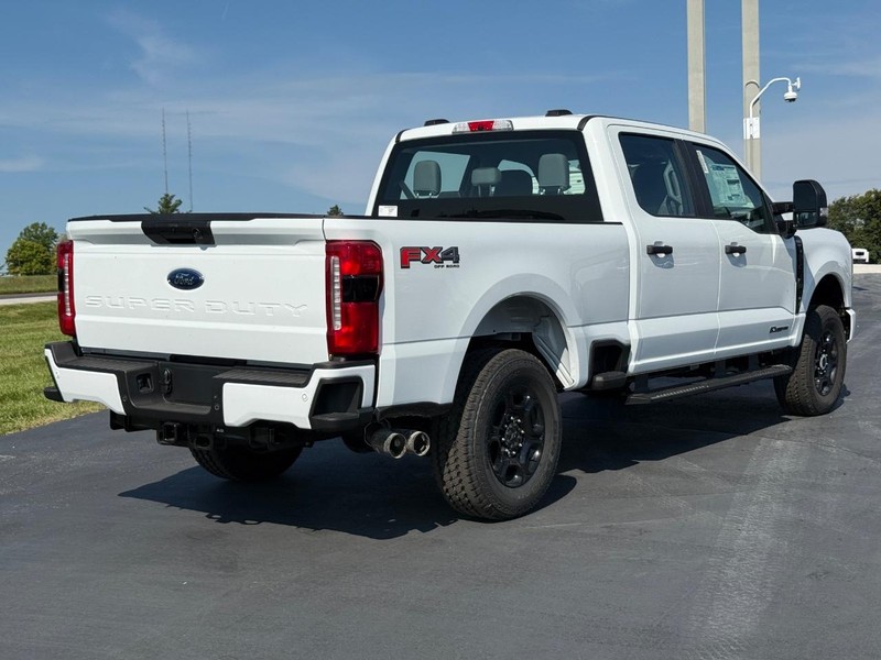 Ford Super Duty F-250 SRW Vehicle Image 03
